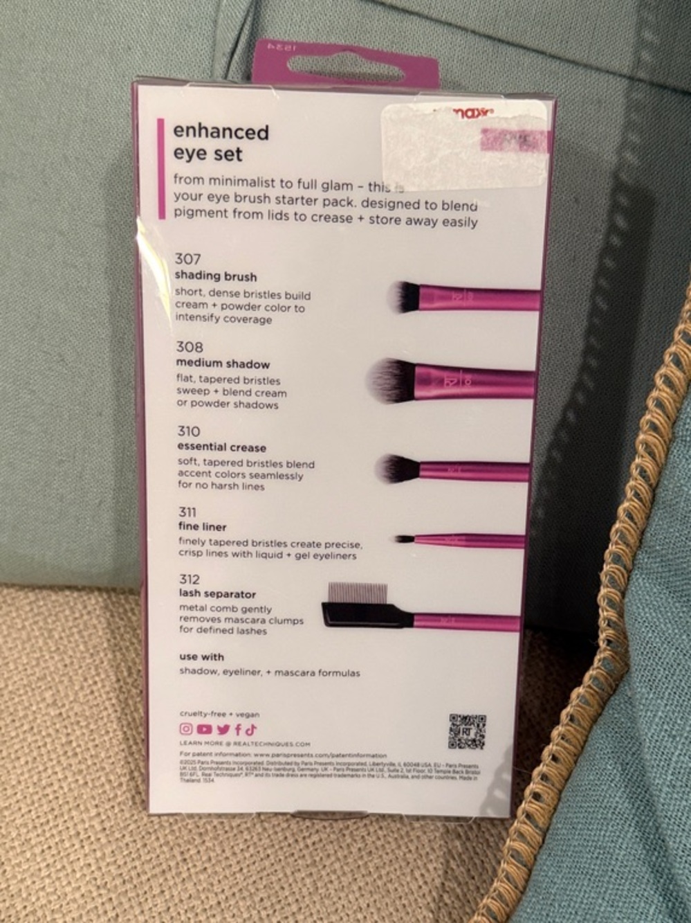 Real Techniques Enhanced Eye Brush Set in Pink - Picture 2 of 2